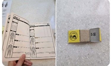 펼친 운동일지와 '참 잘했어요' 도장 스티커